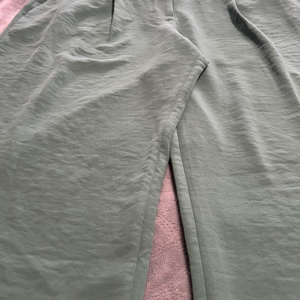 Abercrombie & Fitch women’s Sage Green Dress Pants 24r NWT